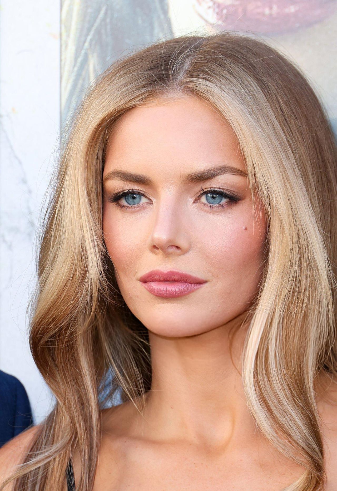 samara-weaving-s-eenie-meanie-red-carpet-style-3